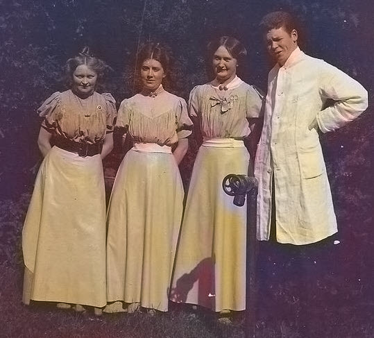 Frk. Nielsen - Frk. Holten - ukendt & Dr. Borries