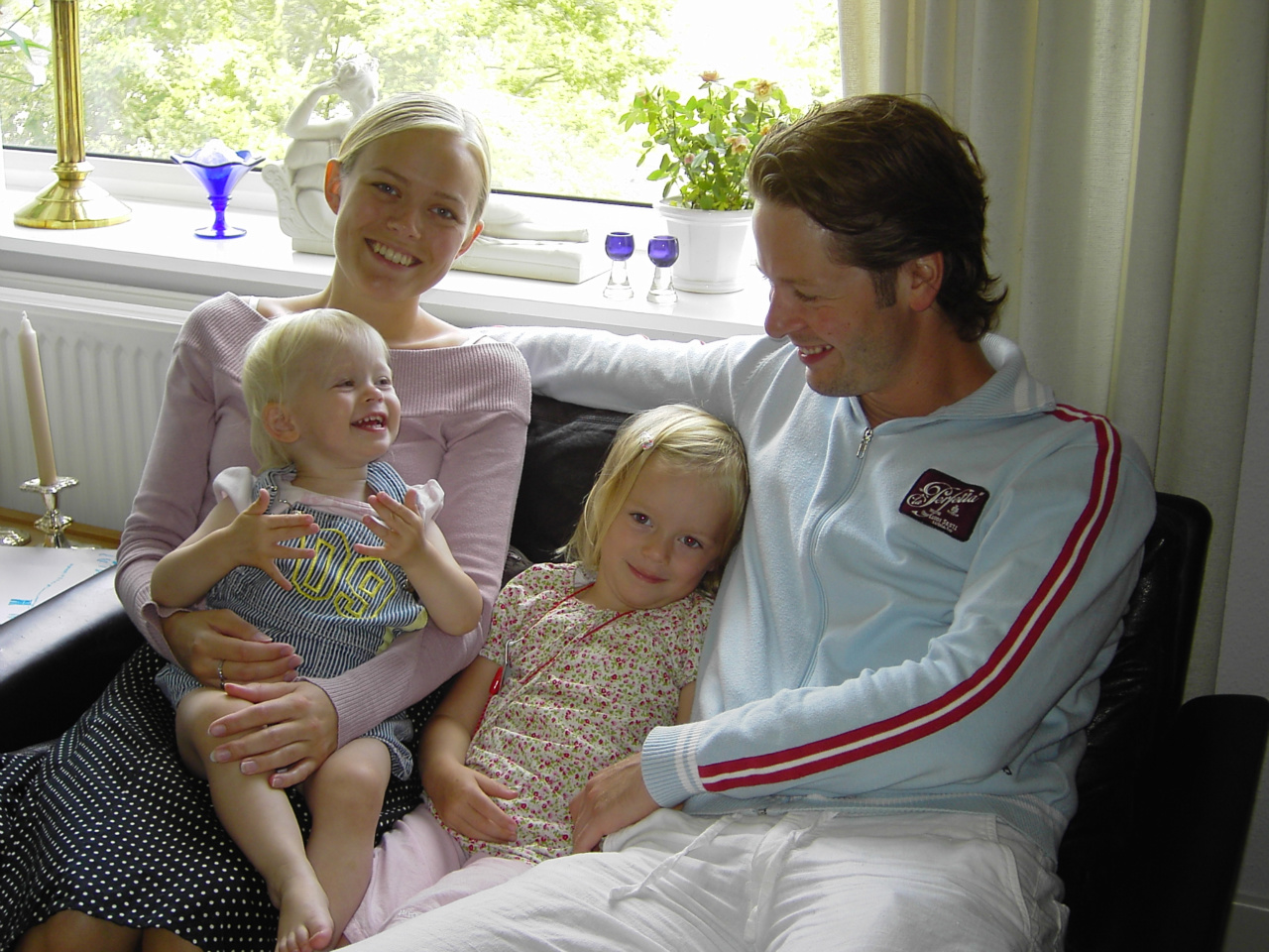 Hannah og Caroline hos Oldemor august 2005